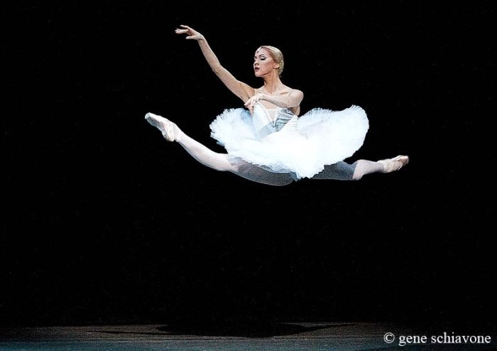 alina-somova-in-la-bayadere-pics-gene-schiavone-3