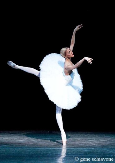 alina-somova-in-la-bayadere-pics-gene-schiavone-4